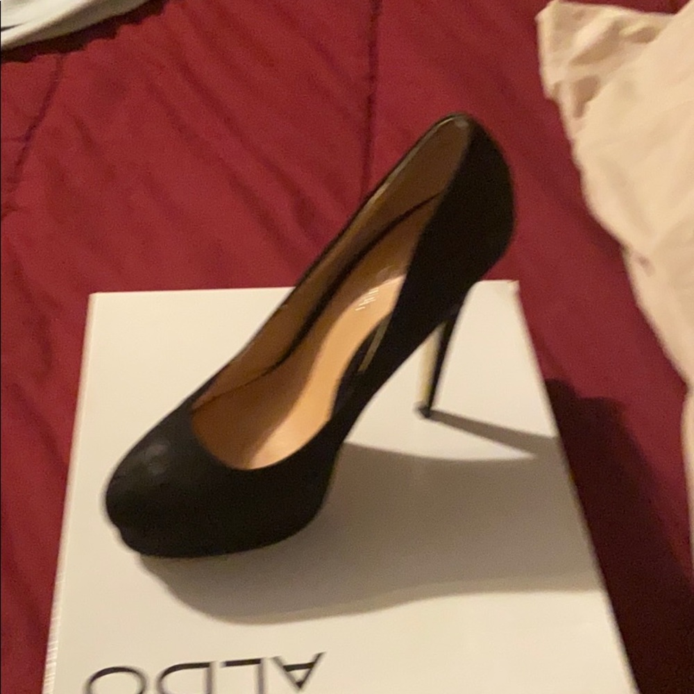 Aldo black suede pumps